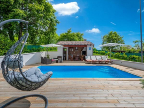 Modern Holiday Home with Pool in Pazin